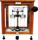 6SP-200半自動分析天平,產(chǎn)品適用于工礦企業(yè)，科學(xué)研究機構(gòu)化驗室、實驗室作精密衡量分析測定。稱重:200g.分度值:1mg,騎馬標(biāo)尺范圍:10mg-990mg.稱盤尺寸:Φ75mm

 