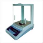 JA-1003P 電子精密天平,新一代電磁式稱量傳感器，使產(chǎn)品的精度有了可靠保障。具有全自動(dòng)故障檢測(cè)，自動(dòng)校準(zhǔn)，超載保護(hù)等多種應(yīng)用程序。電源變壓器外置，減少溫度對(duì)天平稱量的影響.內(nèi)置RS232C接口，可直接連接計(jì)算機(jī)，打印機(jī)等。稱量范圍:0-100g.可讀性:1mg.稱盤尺寸:ф80mm
