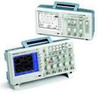 數(shù)字存儲示波器 TDS2012B 顯示： 彩色LCD ，帶寬：100MHz；通道數(shù)量：2  ；每通道取樣速度：1.0 GS/s；記錄長度：2.5 K 點。通過前面板USB 端口支持可移動數(shù)據(jù)存儲設(shè)備