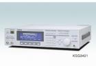 KSG3421 對應(yīng)于RDS（歐洲）／RBDS（美國）. 備有使多臺KSG3421／KSG3420的EON連動的功能. 可保存100類設(shè)定數(shù)據(jù)，并可指定范圍依次使設(shè)定內(nèi)容循環(huán). 標(biāo)準(zhǔn)搭載有GPIB／RS-232C的接口. 帶立體聲調(diào)制功能 
 