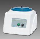  P-1型金相試樣拋光機適用于對經(jīng)磨光后的金屬材料進行拋光，可獲得光亮如鏡的金屬表面，供在顯微鏡下觀察與測定金相組織。拋盤直徑 ?200mm.拋盤轉(zhuǎn)速 1400r/min.電動機 180w  220V 50Hz 
