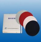 拋光織物  各種金相試樣及儀器、儀表等零件的精密拋光。精拋后光潔度可達△8-△12。材質(zhì)：絲絨、平絨、呢料、帆布、植絨、呢絨、絲綢、羊毛氈.規(guī)格及包裝：φ230-300mm（無壓敏膠）、φ200mm（背帶壓敏膠）