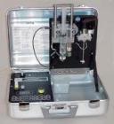 便攜式1140型航空油料水分離指數(shù)儀;基于產(chǎn)品質(zhì)量控制的目的，需要根據(jù)所測定的表面活性劑的多少來確定燃油的水分離特性;1140型便攜式航空油料水分離指數(shù)儀是一臺(tái)用于上述兩種檢測的測試儀器，也可以用來評(píng)估過濾分離器和白土處理環(huán)境的效率。