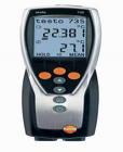  testo 735-2溫度儀精密、堅固，帶有一個連接Pt100探頭的插口和2個連接熱電偶探頭的插口，三個探頭讀數(shù)在testo 735儀器上清晰顯示。選配高精度的Pt100插入式探頭時，系統(tǒng)精度高達0.05℃,分辨率0.001℃，非常適合作為標準儀器。
