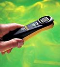 Fluke CO-220 一氧化碳表采用了最新一代的電子化學(xué)傳感器，無需使用抽吸泵即可快速地檢測(cè)周圍環(huán)境一氧化碳濃度的變化?？稍诖蟮腖CD顯示屏上顯示 0 至 1000 ppm的一氧化碳濃度 ,最大值保持功能,啟動(dòng)時(shí)傳感器自動(dòng)歸零和自檢序列。