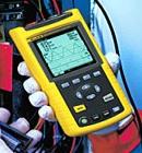 Fluke 43B 電能質(zhì)量分析儀 電壓、電流和功率諧波 高達(dá)51次的諧波 總諧波失真（THD） 每次諧波的相位角 瓦特、功率因數(shù)、位移功率因數(shù)、伏安和乏 電壓和電流波形 