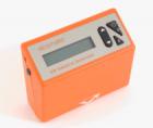 Elcometer 406L 統(tǒng)計(jì)型微型光澤度儀是一個手持式的測量平面光澤的測量儀。有單角度60°統(tǒng)計(jì)型和20°/60°雙角度統(tǒng)計(jì)型。通過向被測物體發(fā)射一定角度的持續(xù)光線束，監(jiān)測反射的光線來測量光澤度.
