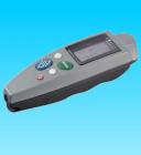 概況：

測頭主機(jī)一體，結(jié)構(gòu)緊湊，單手操作；最新研制的測頭頂部由非常耐磨的硬制材料制成，保證長期使用而不損壞。標(biāo)準(zhǔn)箔及標(biāo)準(zhǔn)板可安全地存放在內(nèi)置儲存?zhèn)}內(nèi)。

儀器隨測頭型號的不同有三種類型：

F型測頭采用磁感應(yīng)原理，在鋼鐵基材上測量。

N型測頭采用電渦流原理，在有色金屬基材測量。

FN兩用型測頭可在所有金屬基材上測量。

儀器符合DIN、ISO、BS、ASTM標(biāo)準(zhǔn)。
