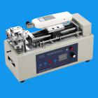 說明： 
AEH電動臥式機臺是專為HF系列和NK系列推拉力計配套用的推拉負荷試驗臺。本產(chǎn)品采用雙導(dǎo)桿結(jié)構(gòu)，具有穩(wěn)定性好，適用范圍廣，使用方便等優(yōu)點，并具有無極調(diào)速，手動（點動）、自動控制切換功能。適用于電子電器、電線電纜、五金機電、電磁機械、汽車配件、動力機械、粘膠化工、建筑門窗、塑膠塑編、彈簧制造、醫(yī)療器械、消防器材、印刷包裝、剃須刀業(yè)、漁具航空、拉鏈紐扣、紡織服裝、煤炭、家具、電梯、打火機及點火裝置、鎖具、筆業(yè)、電力等行業(yè)及科研機構(gòu)、學校等測試。
