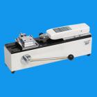 說明： 
AMH手動臥式測試臺適配國產(chǎn)和進口 NK 、NLB 、ALB等系列指針式推拉力計和 HF 系列數(shù)顯式推拉力計作拉壓負荷、插拔力測試等工作。 
