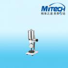 詳細信息
LD-J型邵A.邵B硬度計測試支架特 點：   
LD測試架是我公司研制的新一代邵氏硬度測試支架，其測試原理更科學，結構更緊湊、合理，使測試的穩(wěn)定性和準確度進一步得到提高。并且使用高硬度的金屬平臺代替了傳統(tǒng)的玻璃平臺，有效避免了玻璃平臺易碎的缺點 。
