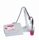 獨特的應(yīng)用特點：
1.友好的操作界面
方便讀取的背光液晶顯示屏，豐富的測定信息顯示、以及形象的電極狀態(tài)提示圖案，都讓pH計的操作和設(shè)置變得更為簡單，使您的測量更加得心應(yīng)手。
