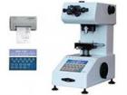 儀器免除了查表的麻煩，將測微目鏡測得的對角線長度輸入程序，即直接在LCD顯示屏顯示硬度值，并由內(nèi)置打印機打印測量數(shù)據(jù)：最大值，最小值，分散度，平均值和均方差等。 

