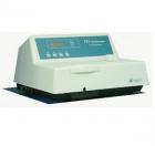 熒光分析法具有高靈敏度、高選擇性特點(diǎn)，是痕量分析領(lǐng)域重要方法。F93熒光分光光度計(jì)光源使用高亮長(zhǎng)壽LED，信噪比、穩(wěn)定性高，熒光值超寬動(dòng)態(tài)范圍，用戶可使用或選擇更改出廠配置365nm波長(zhǎng)激發(fā)濾光片。適用于生物體試料的臨床分析、天然藥物分析、藥品質(zhì)控及藥物代謝研究、生物體內(nèi)微量物質(zhì)測(cè)定、大氣污染食品污染及環(huán)境衛(wèi)生檢測(cè)、用吸光光度法無(wú)法測(cè)定的痕量組分分析。 

