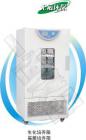 人性化設(shè)計(jì) 

  ●順應(yīng)世界環(huán)保潮流，全新無(wú)氟設(shè)計(jì)，使您始終走在健康生活的前沿。

  ●大屏幕液晶顯示，多組數(shù)據(jù)一屏顯示，菜單式操作界面，簡(jiǎn)單易懂，便于觀察和操作。

  ●采用鏡面不銹鋼內(nèi)膽，四角半圓弧過(guò)渡，擱板支架可以自由裝卸，便于工作室的清洗工作。

  ●箱體左側(cè)配有直徑為25mm測(cè)試孔，可根據(jù)放置場(chǎng)所需要而任意布線。

  ●箱內(nèi)放入振蕩器即可進(jìn)行恒溫振蕩培養(yǎng)。

