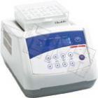 產(chǎn)品特點(diǎn)：

●液晶顯示屏，菜單式操作界面，多組數(shù)據(jù)一屏顯示，操作簡單。

●具有斷電恢復(fù)功能，當(dāng)外電源斷電又重新來電時，設(shè)備可按原設(shè)定程序自動恢復(fù)運(yùn)行。

●微處理器控制，溫控線性好、振蕩轉(zhuǎn)速準(zhǔn)確、波動小。

●設(shè)有定時功能，0～100小時范圍內(nèi)任意設(shè)定培養(yǎng)時間，顯示屏顯示剩余時間，定時終點(diǎn)發(fā)出聲音報(bào)警訊號。

●多種標(biāo)準(zhǔn)樣品模板可供選擇，更換方便。也可根據(jù)用戶要求定做模塊。

●短振蕩點(diǎn)動功能。

●直流無刷電機(jī)驅(qū)動、長壽命、免保養(yǎng)。

