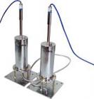 產(chǎn)品簡介：

由兩個或兩個以上液位傳感器及儲液罐組成，儲液罐之間由液體連通管和氣體連通管相連.。使用時將基準(zhǔn)罐置于一個穩(wěn)定，并基本與測點保持水平的基點，當(dāng)各測點發(fā)生升降時，將引起罐內(nèi)液體的增多或減少，通過液位傳感器的讀數(shù)了解各測點的差異變形情況。主要用于路基、路塹、橋梁、建筑、地鐵、水利大壩、房屋等差異沉降以及橋路過渡段的監(jiān)測測量。