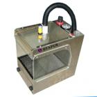 歐特普OTAPUR OT6093除塵箱工作原理： 將物體（電路板，手機(jī)殼等）送入工作區(qū)，在光電開關(guān)的感應(yīng)下，高壓氣流將離子發(fā)生裝置所產(chǎn)生的大量正負(fù)離子迅速吹向物體表面，中和物體表面所積累的靜電電荷，同時(shí)，高速氣流將靜電吸收的塵粒吹除，并通過洞板落下其下方的負(fù)壓集塵區(qū)中，將被清潔的物體取出放入專用的物料盤中即可，定時(shí)用吸塵器吸走塵粒。