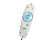 本機臺安裝于試驗機上使用，測試值穩(wěn)定，再現(xiàn)精度高，使品質(zhì)更有保障。 
不論N的單位或Kgf單位均可在1支推拉力計上做到，一舉兩得。